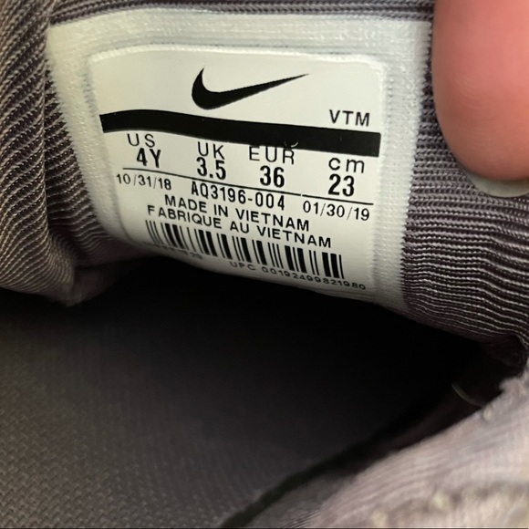 BRAND NEW: Nike Air Max 720 Black Fuel Orange - Picture 5 of 5